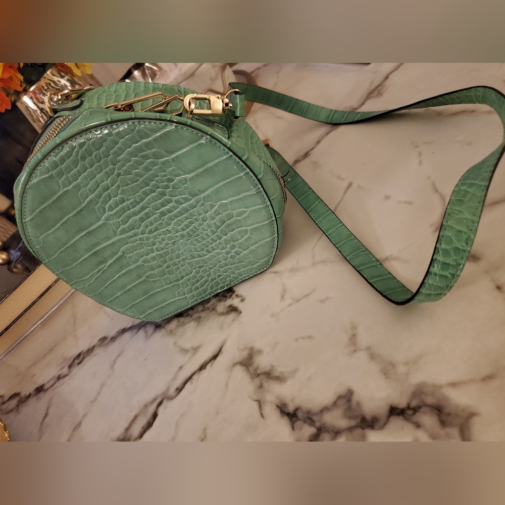 Gianni Bini Mint Croc-Embossed Crossbody Bag (Like-New)